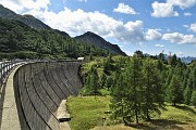 85 Al Rif. Laghi Gemelli mi attendono Paolo e Susi, rientrati dal Monte Passo Aviasco-Lago Colombo